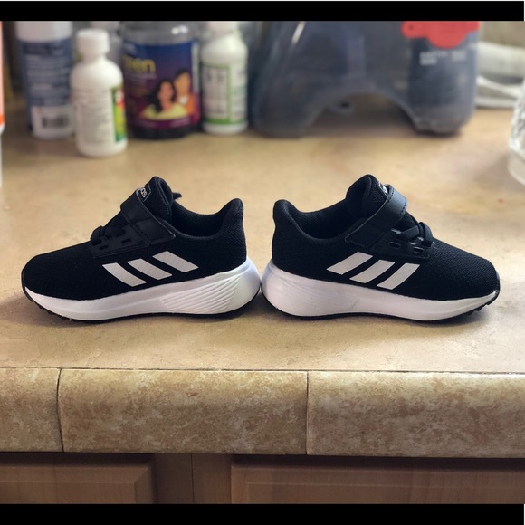 Adidas Size 6 Toddler - Picture 3 of 5